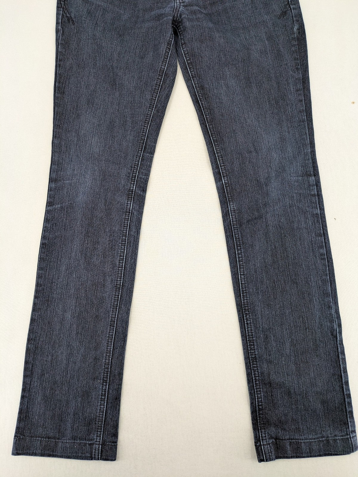 Review straight leg jeans dark blue low rise stretch denim with classic design.