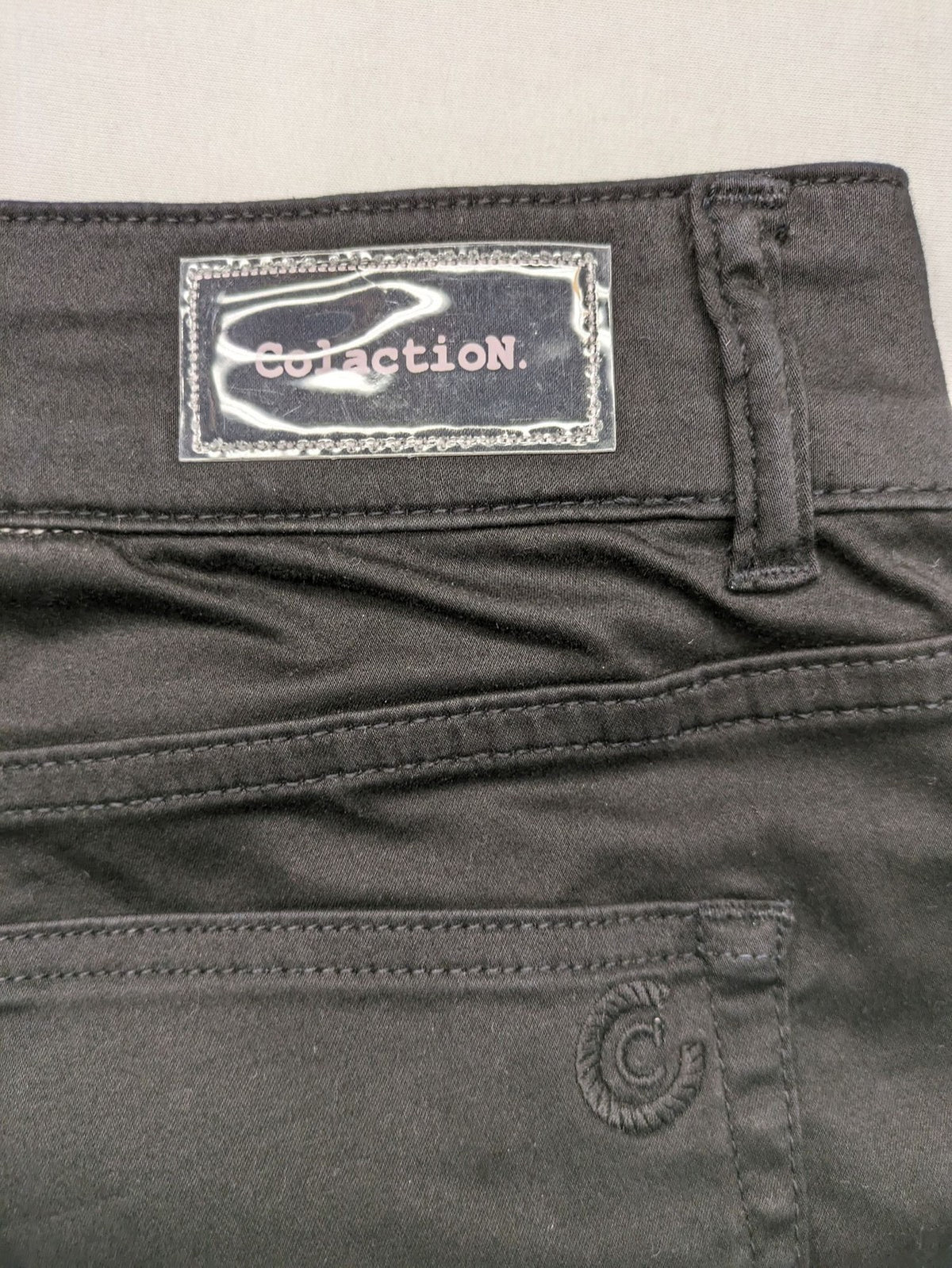Colac black straight jeans high waist with double button, zipper pockets, and stretch material.