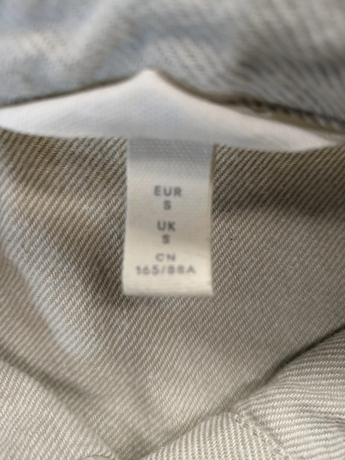 H&M beige overshirt jacket, classic collar, button-down front, two chest pockets, cotton material.
