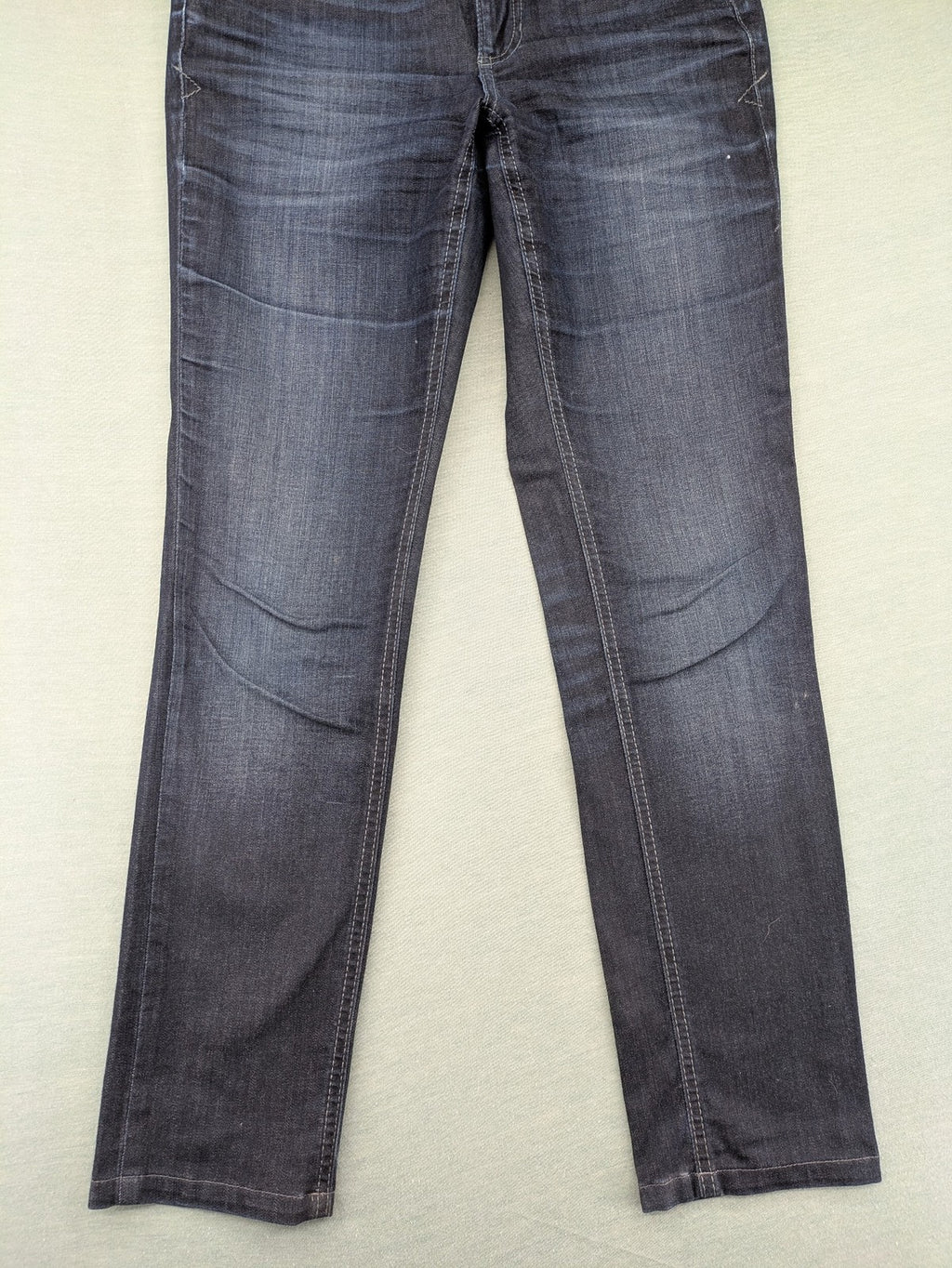 Mac Jeans blue straight jeans dark wash with subtle fading and stretch denim material.