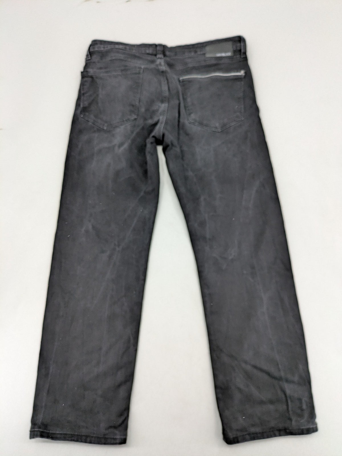 Mavi straight jeans black washed denim with subtle stretch and classic design.