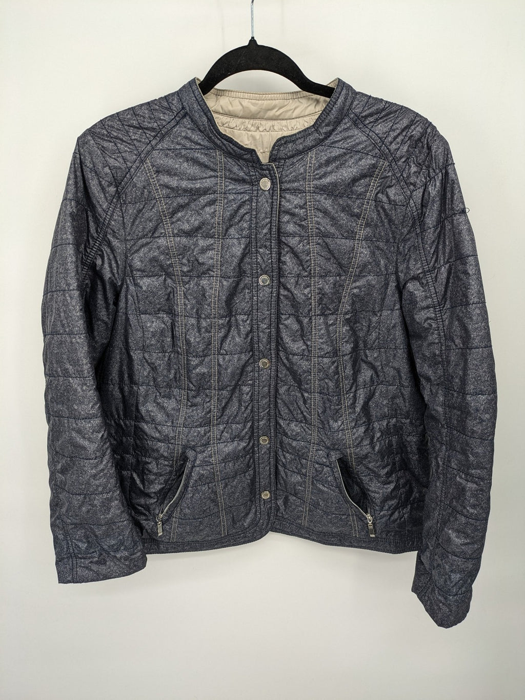 Bonita reversible jacket beige and blue, textured fabric, snap button closure.