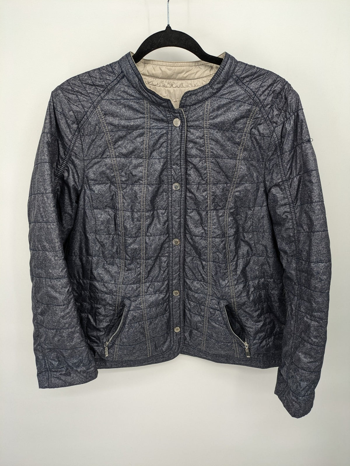 Bonita reversible jacket beige and blue, textured fabric, snap button closure.