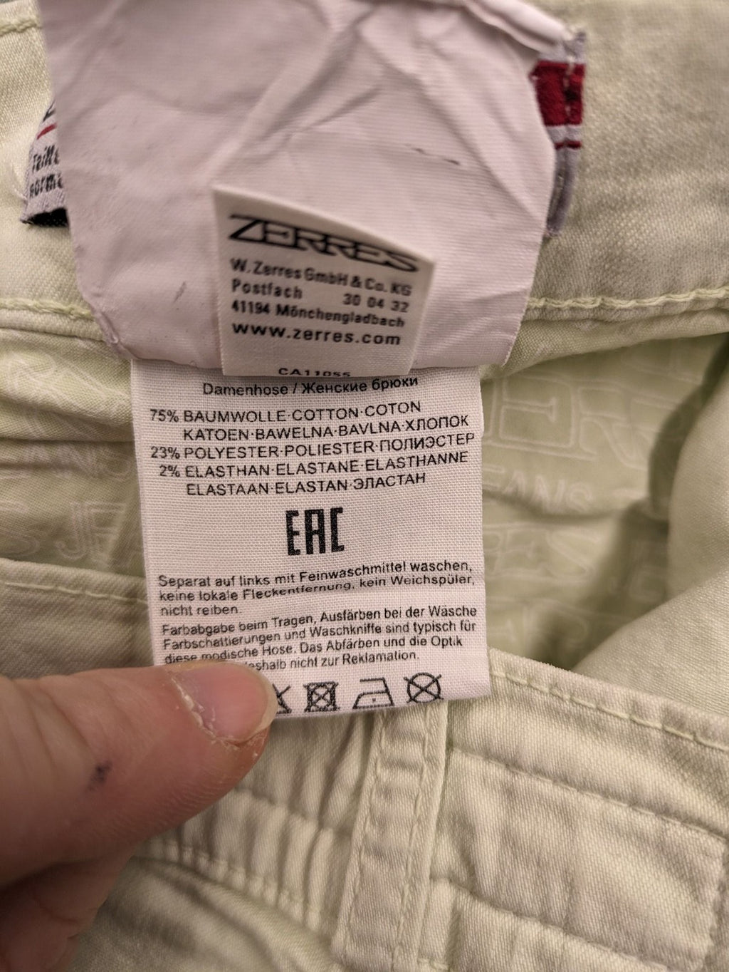 Zerres beige Capri pants soft cotton blend with zip pockets and Comfort-N logo.