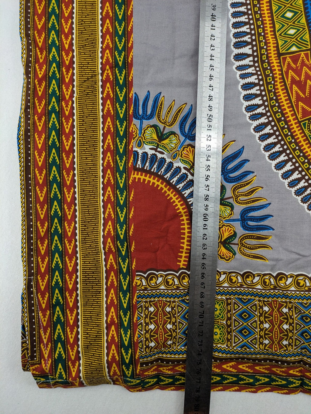 Kaftan multi Dashiki top grey with tribal patterns and front pockets, V-neck design.