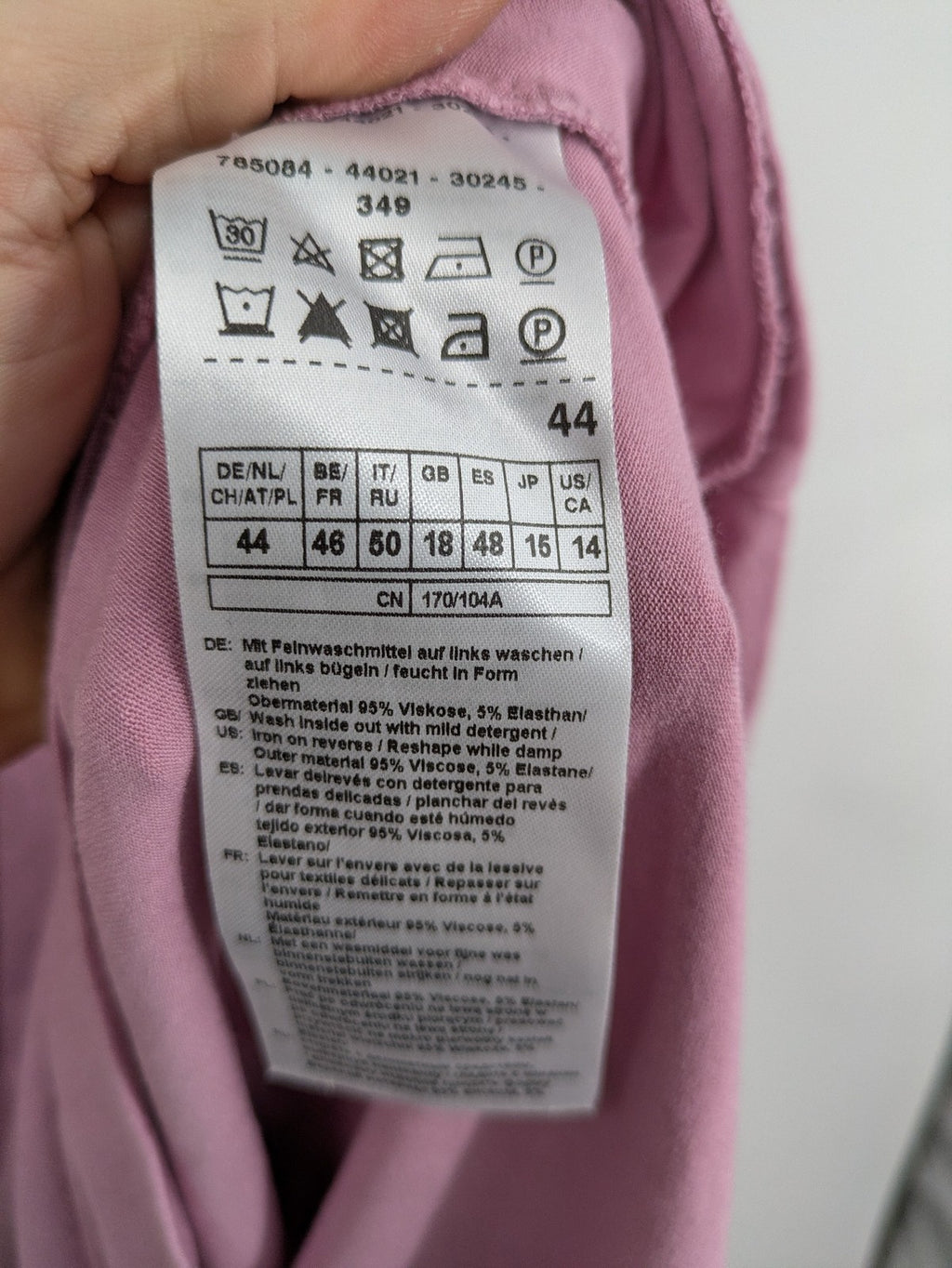 Gerry Weber pink T-shirt dress with V-neck and side pockets in soft viscose blend.