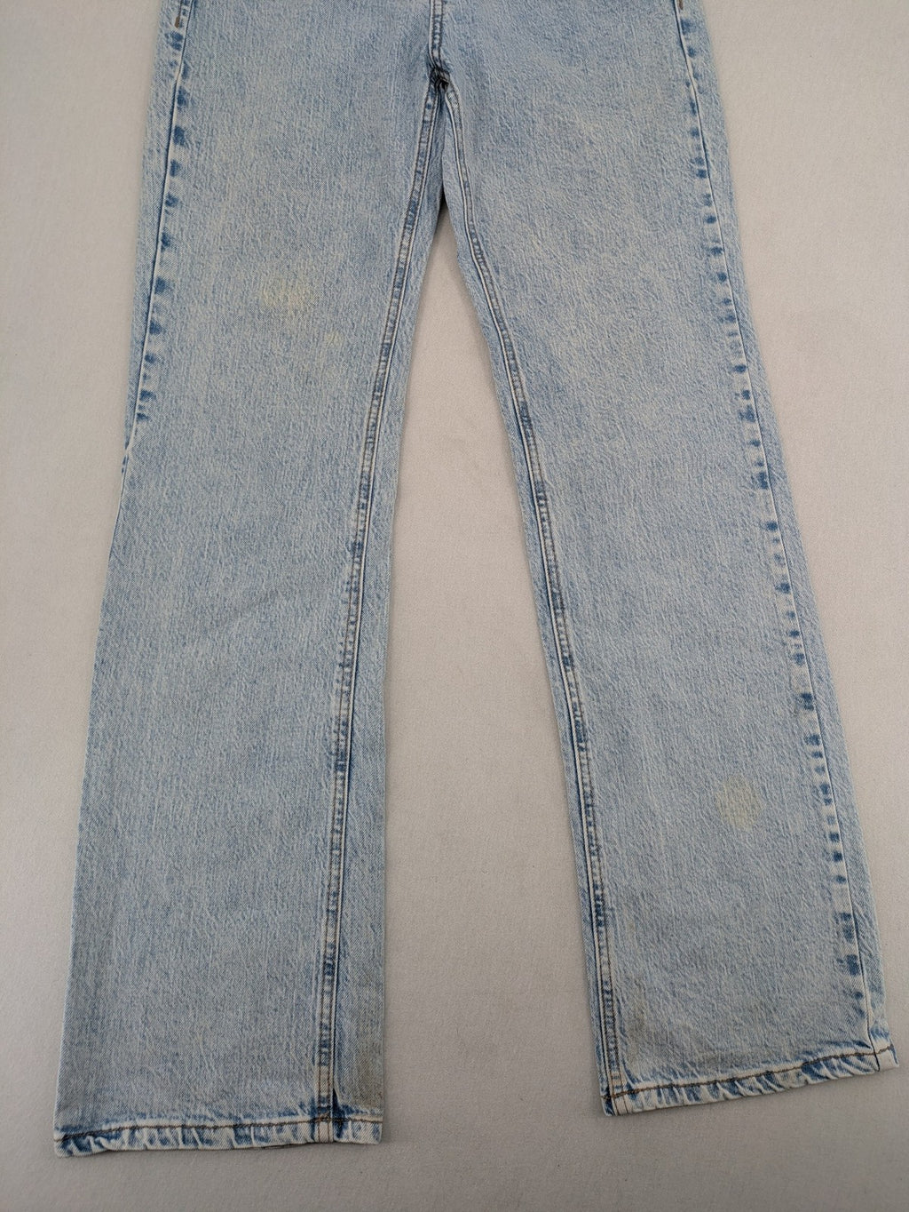 Stradivarius blue high waist flare jeans with acid wash and classic five-pocket design.