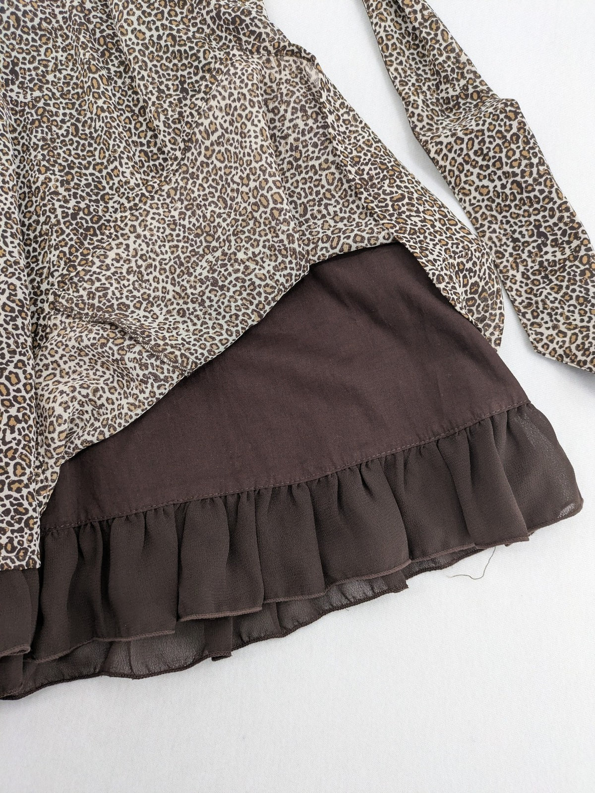 H&M women's A-line skirt beige brown leopard print ruffled hem and side tie detail.