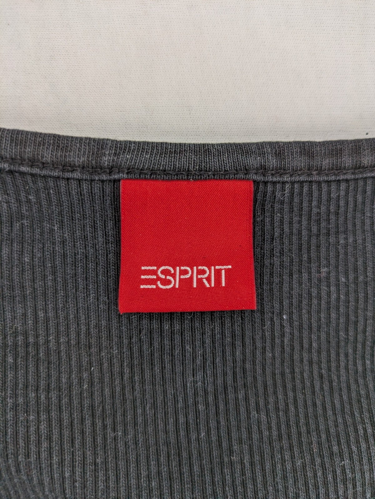 Esprit grey tank top with ruffled details and V-neck, made of soft ribbed cotton.