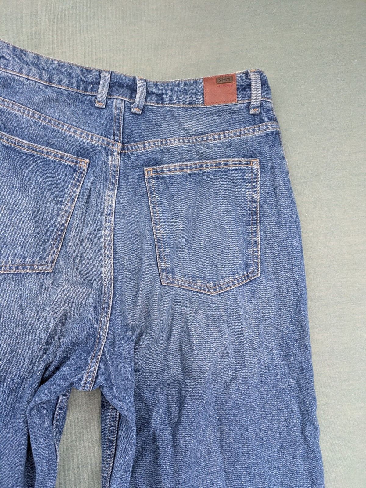 Zara blue wide leg jeans high rise with distressed details and 5-pocket design.