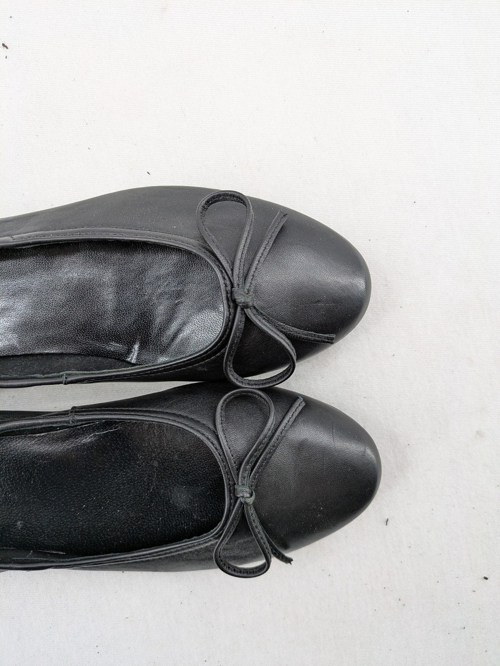 Högl black ballerinas smooth leather with decorative bow and rounded toe design.