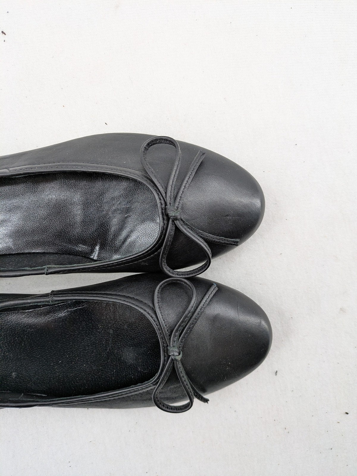 Högl black ballerinas smooth leather with decorative bow and rounded toe design.