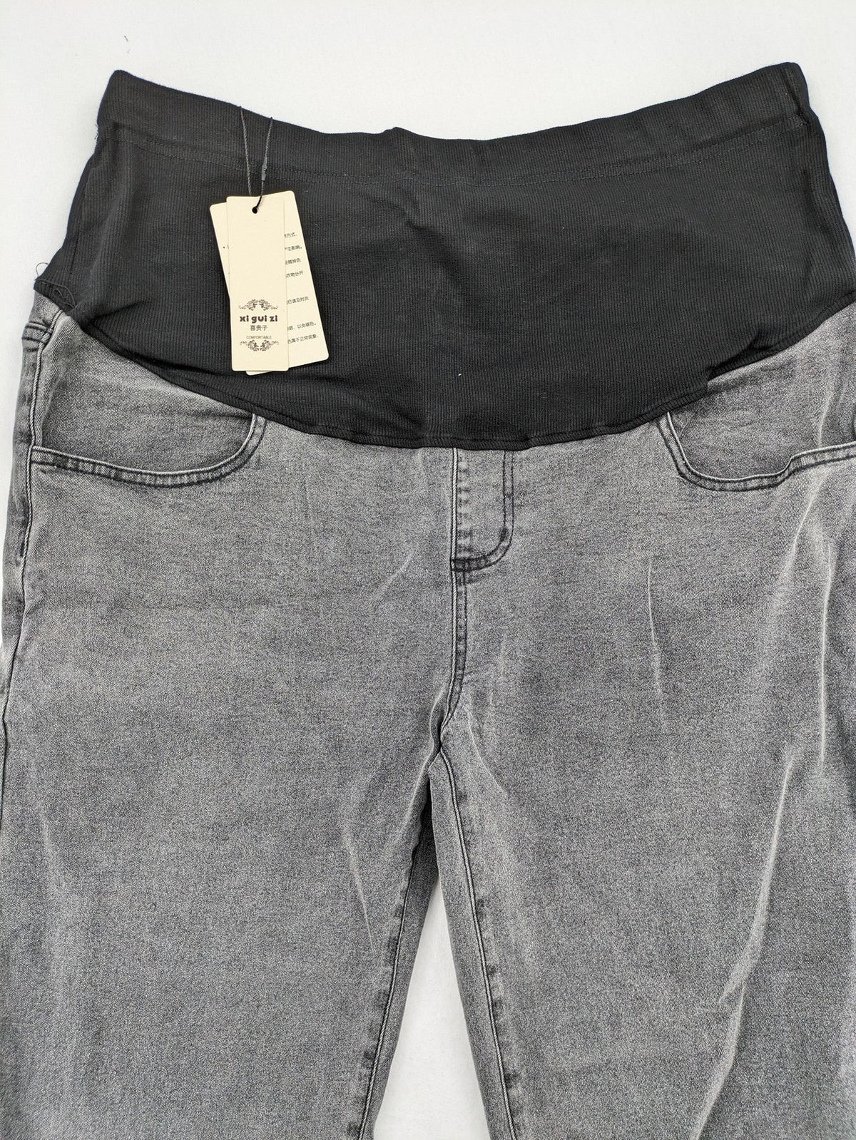 Damen grey maternity pants with black elastic belly band and stretch fabric.