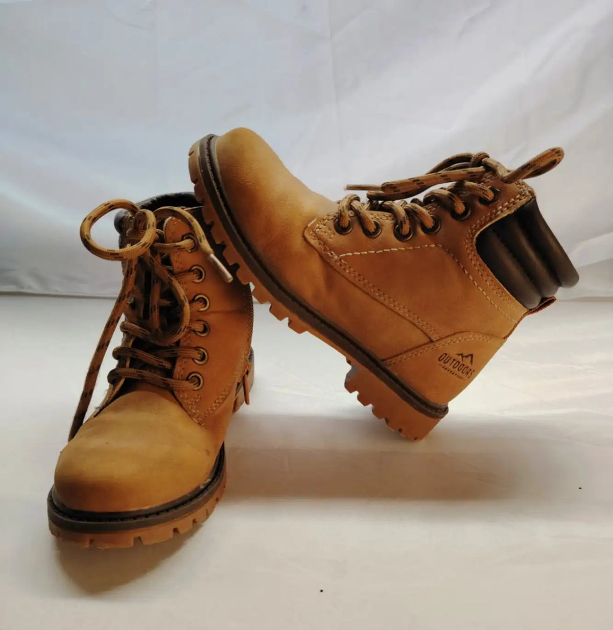 Lily & Dan brown winter boots size 30 with side zipper and classic lacing.