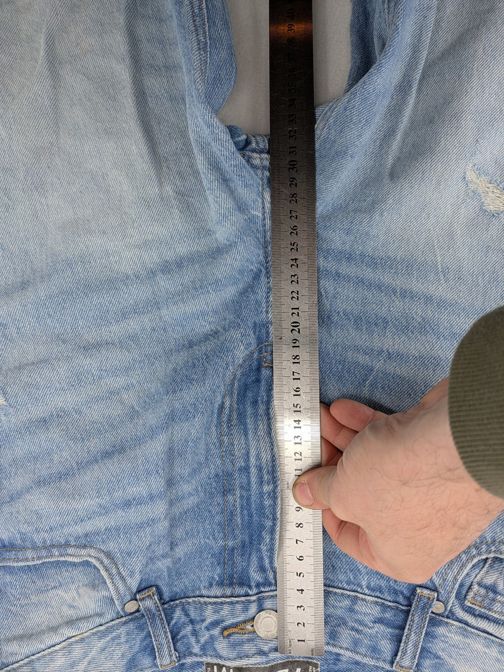 FB Sister blue mom jeans high waist distressed look with classic 5-pocket design.
