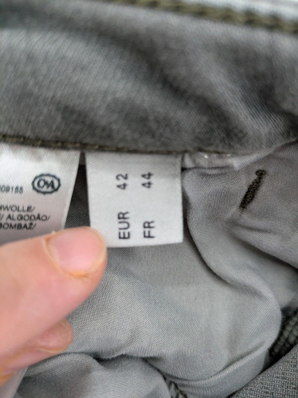 C&A grey skinny jeans with classic 5-pocket design and stretch cotton blend.