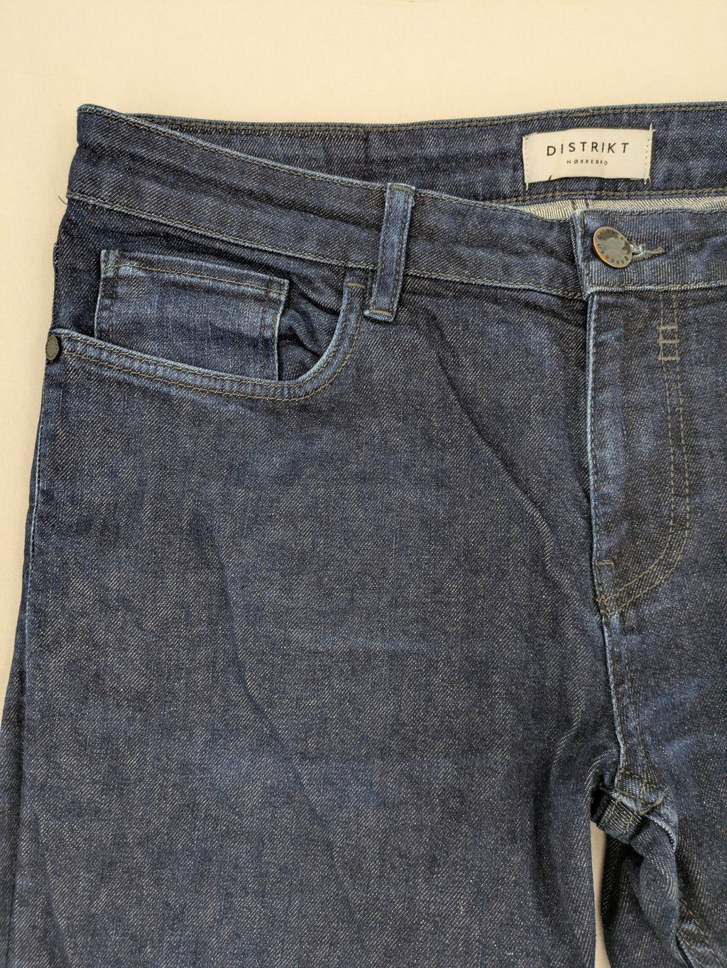 DISTRIKT NØRREBRO blue slim fit jeans with classic rinse wash and stretch denim material.