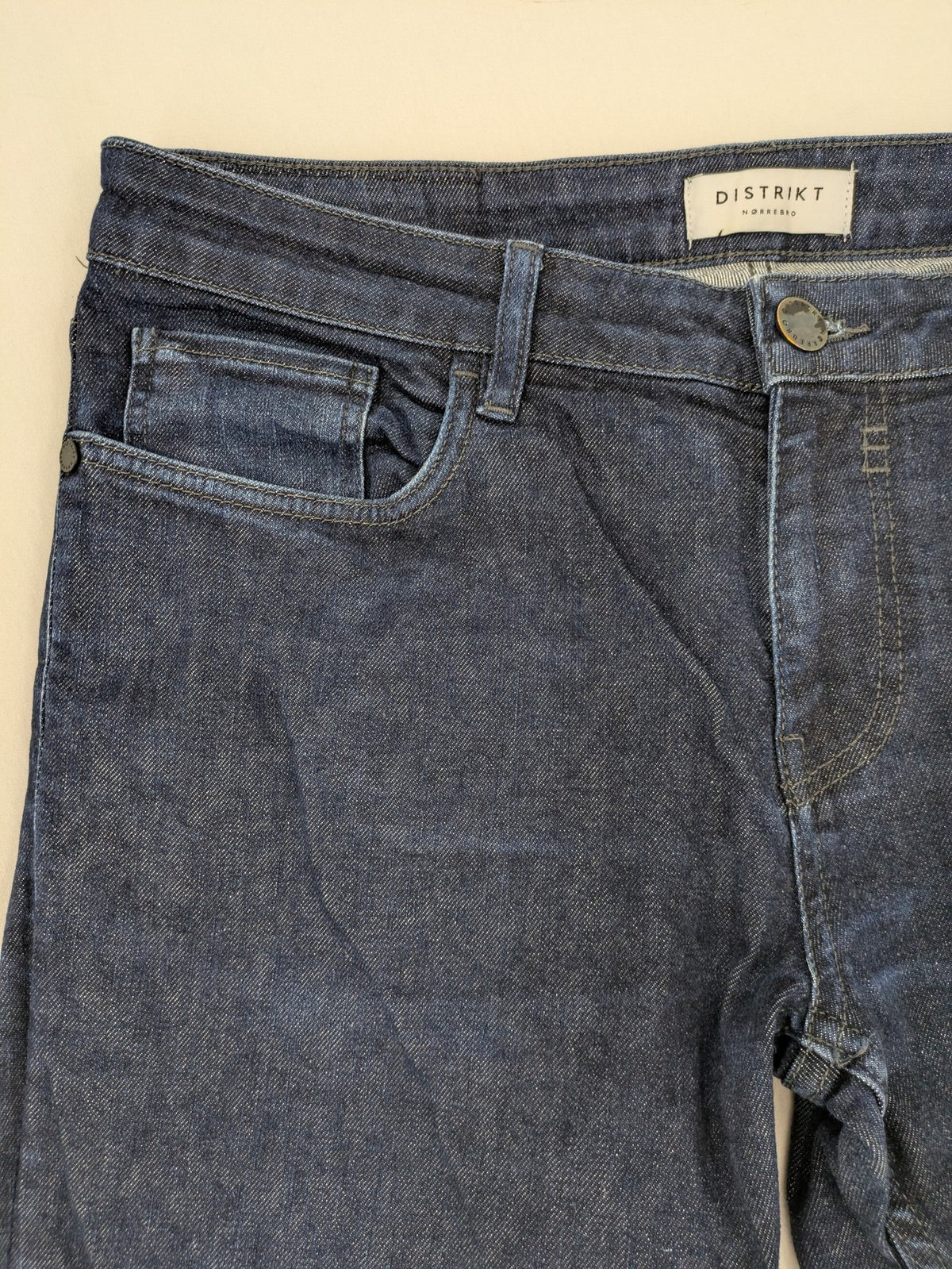 DISTRIKT NØRREBRO blue slim fit jeans with classic rinse wash and stretch denim material.