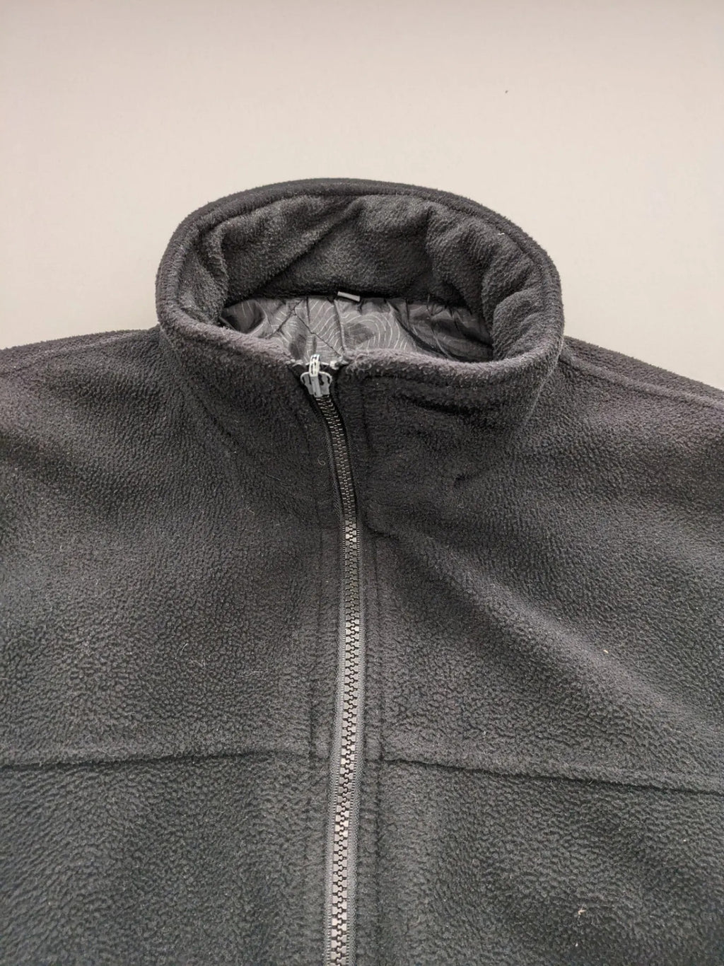 New Feeling black outdoor jacket XXL, fleece material, zip closure, side pockets, waterproof.