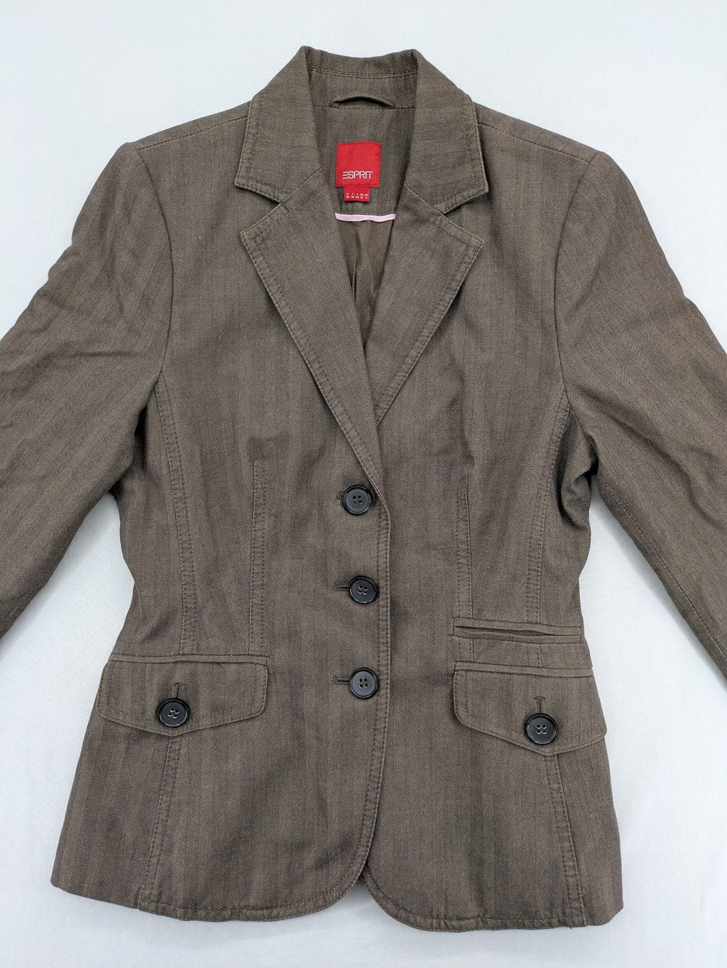 Esprit brown blazer jacket with three-button front and notch lapel, made of cotton.