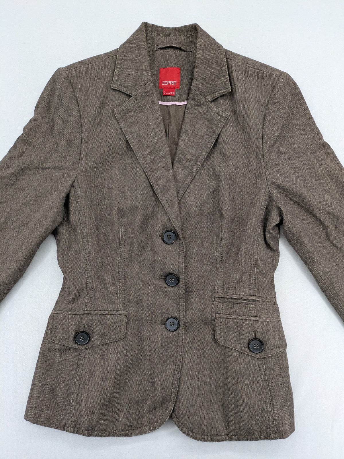 Esprit brown blazer jacket with three-button front and notch lapel, made of cotton.