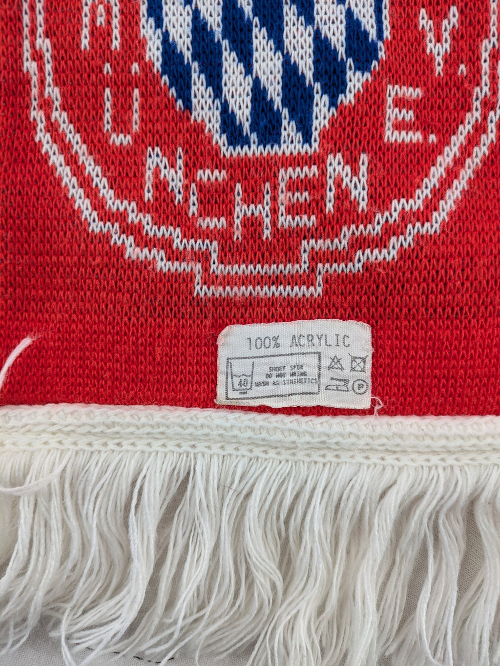 FC Bayern München vintage scarf red blue with club crest and "Deutscher Rekordmeister" text.