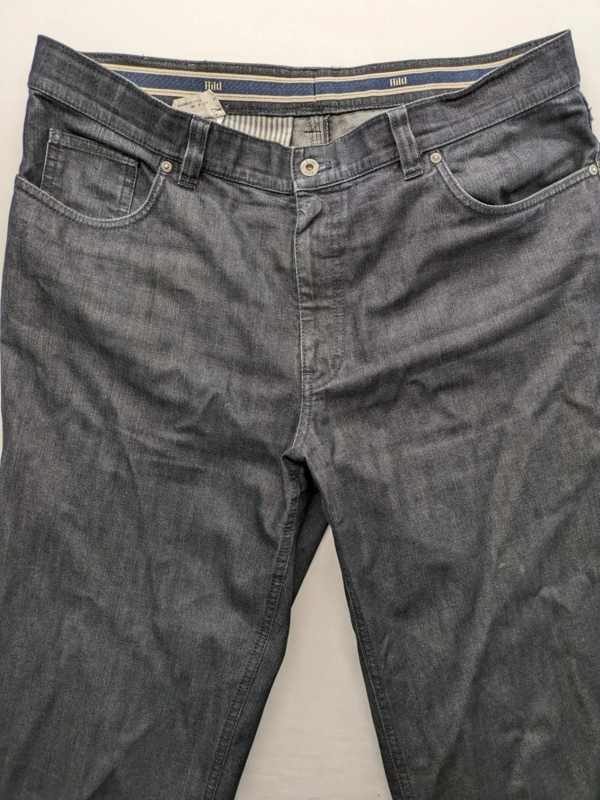 Hiltl grey straight jeans classic 5-pocket design with zipper, premium denim material.