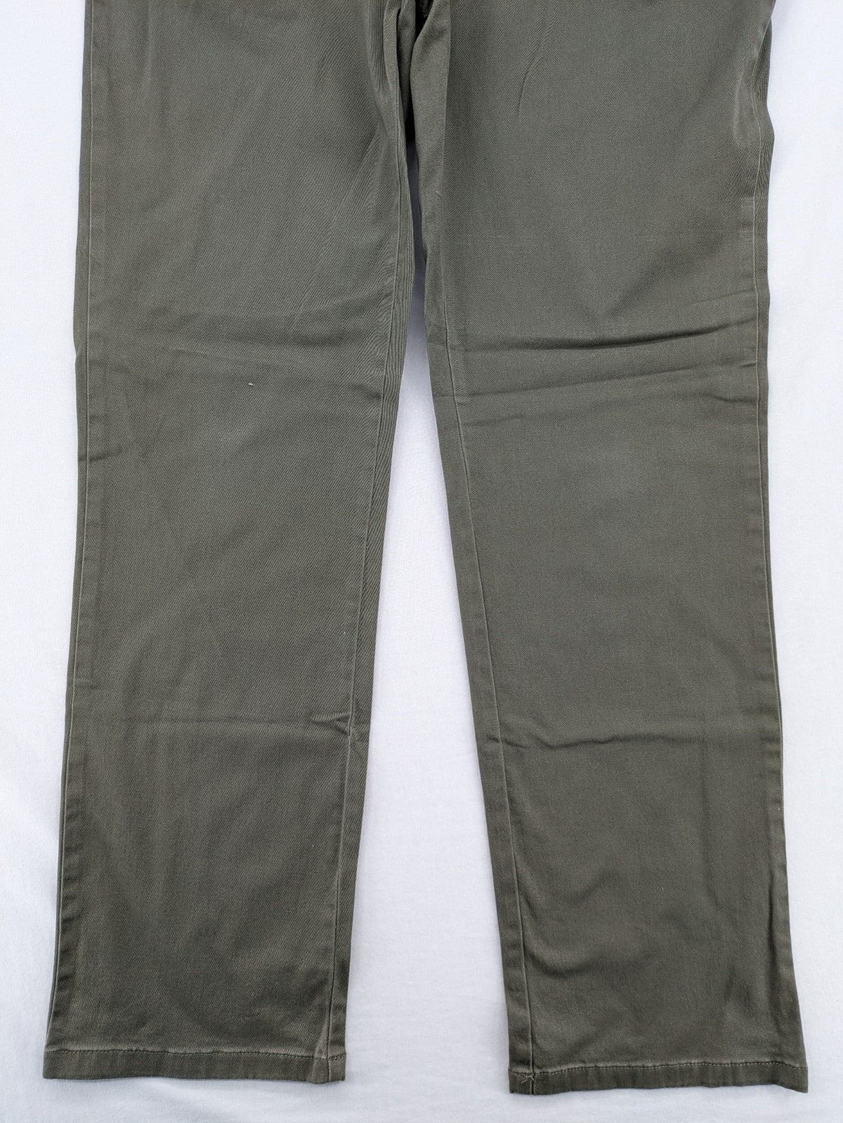 Man's World khaki chino pants with button and zipper closure, made from cotton-elastane blend.