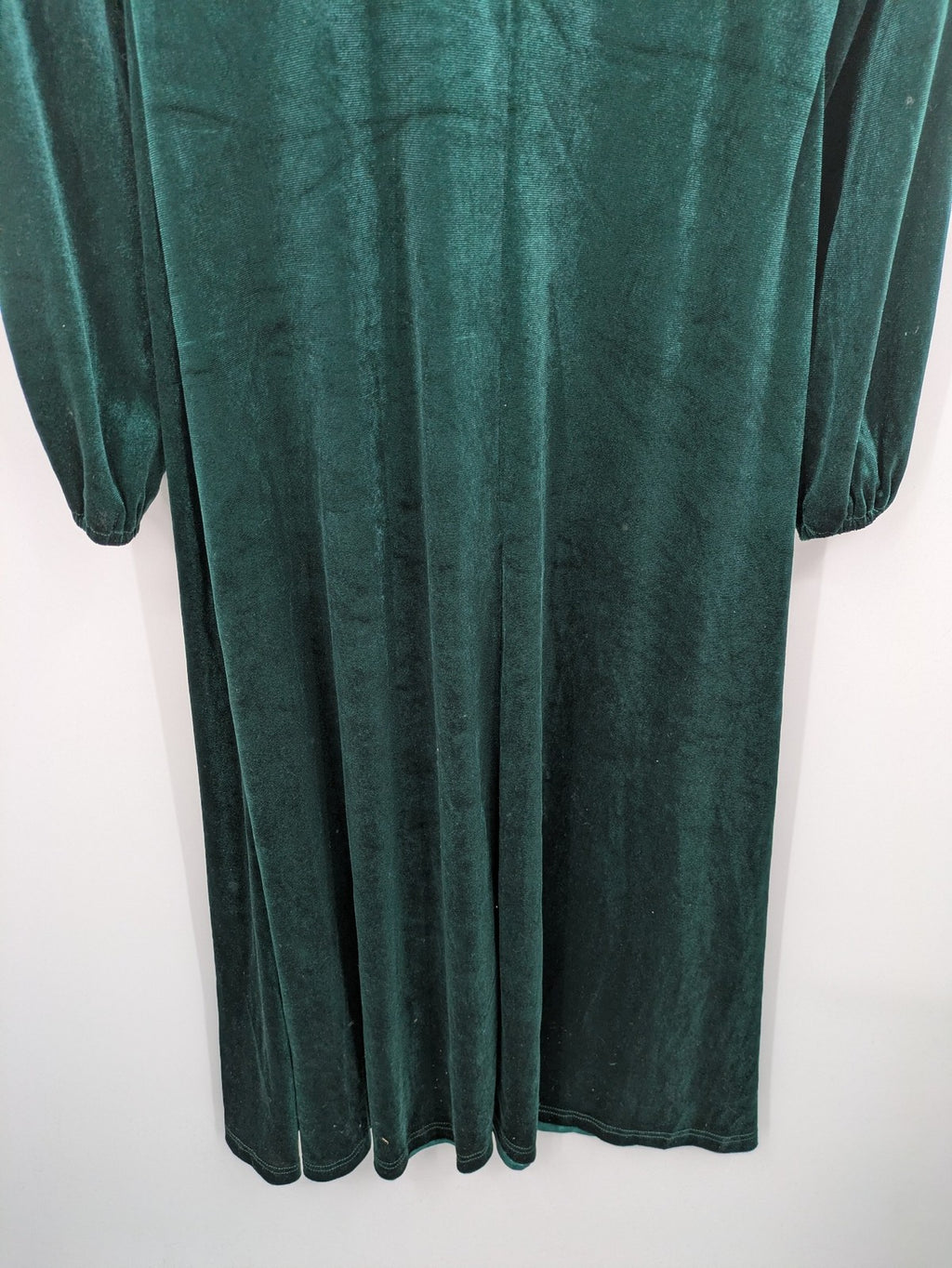 Elegant green velvet midi dress with long sleeves and round neckline, size XXL.