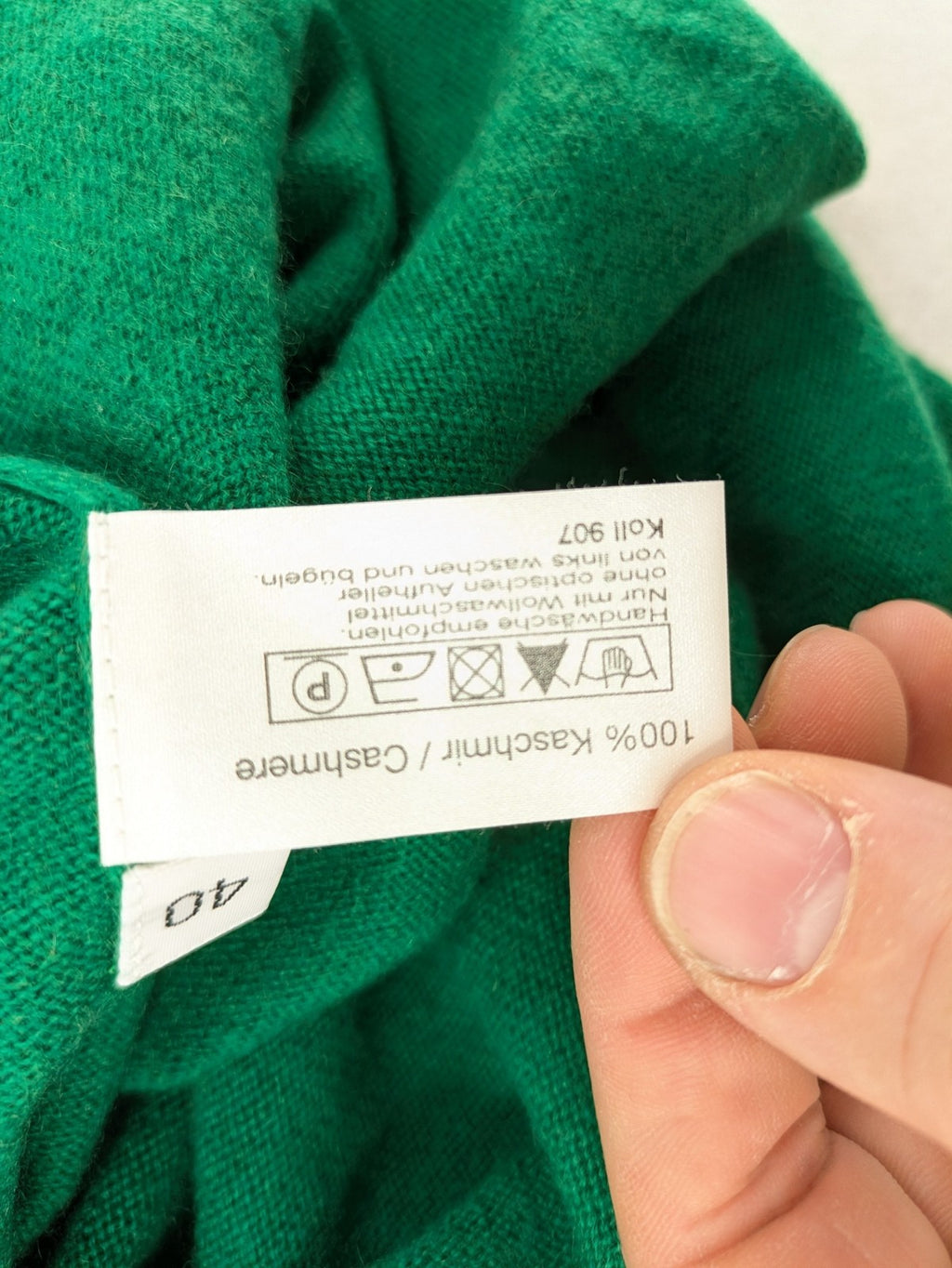 Pullover green cashmere turtle neck jumper with classic V-neck and long sleeves.