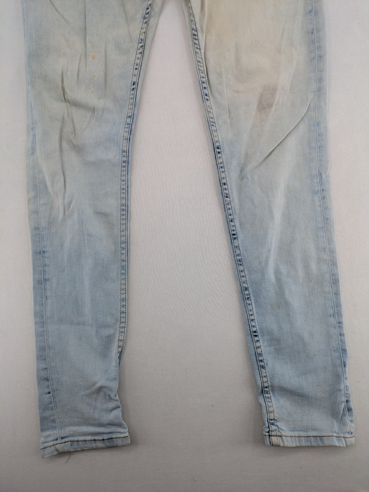 Zara Man blue skinny jeans with acid wash and classic five-pocket design.