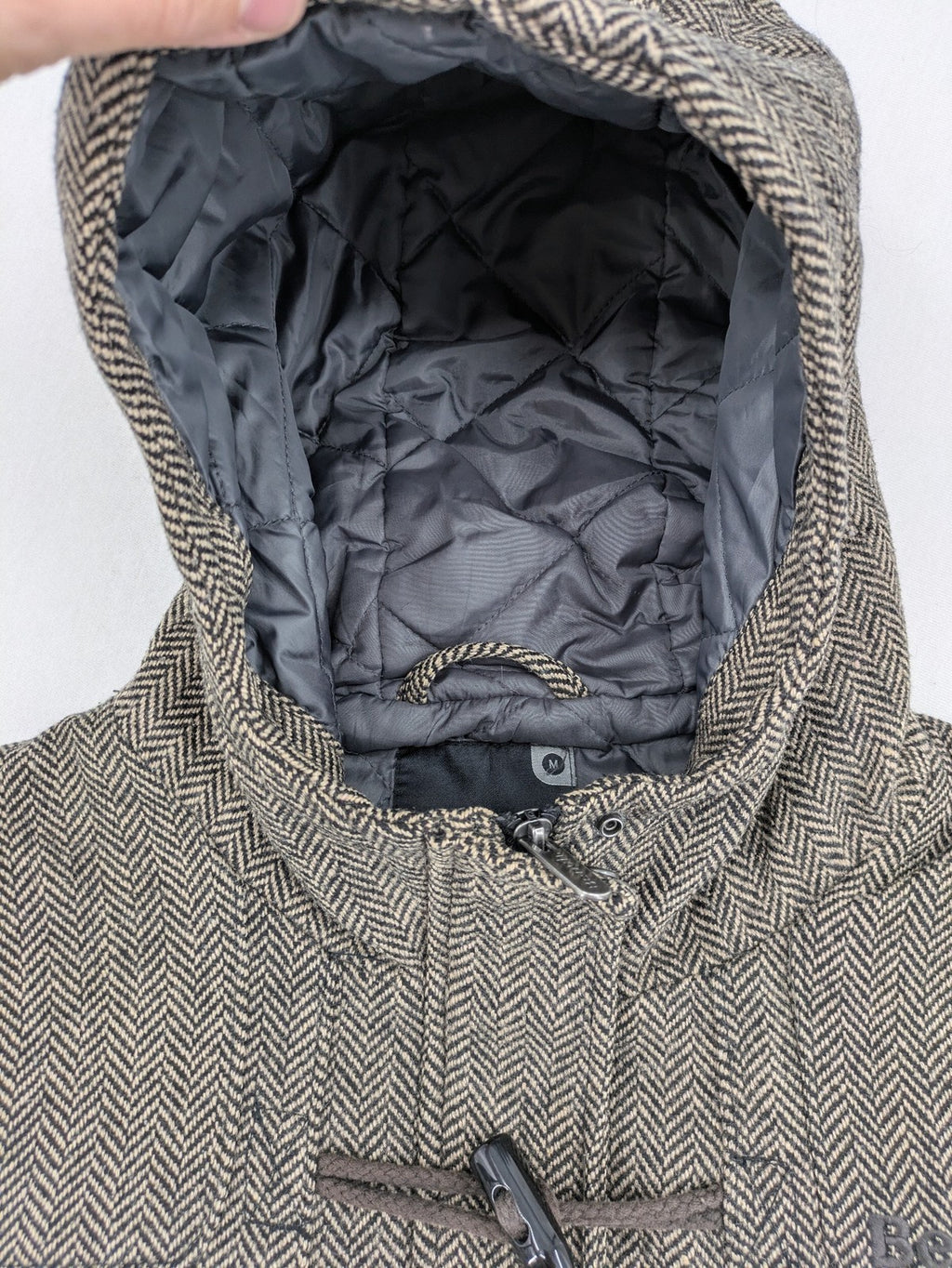 Bench beige-brown duffle coat with herringbone pattern and toggle closures.