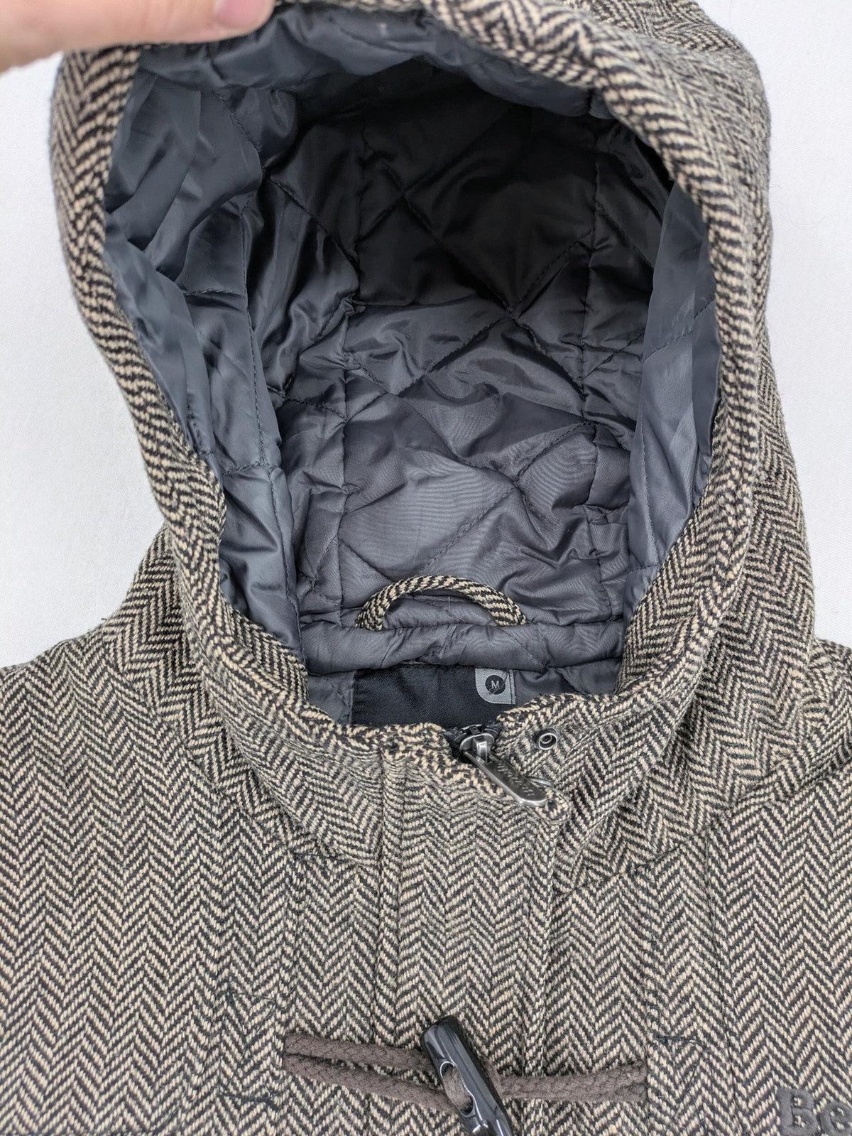 Bench beige-brown duffle coat with herringbone pattern and toggle closures.
