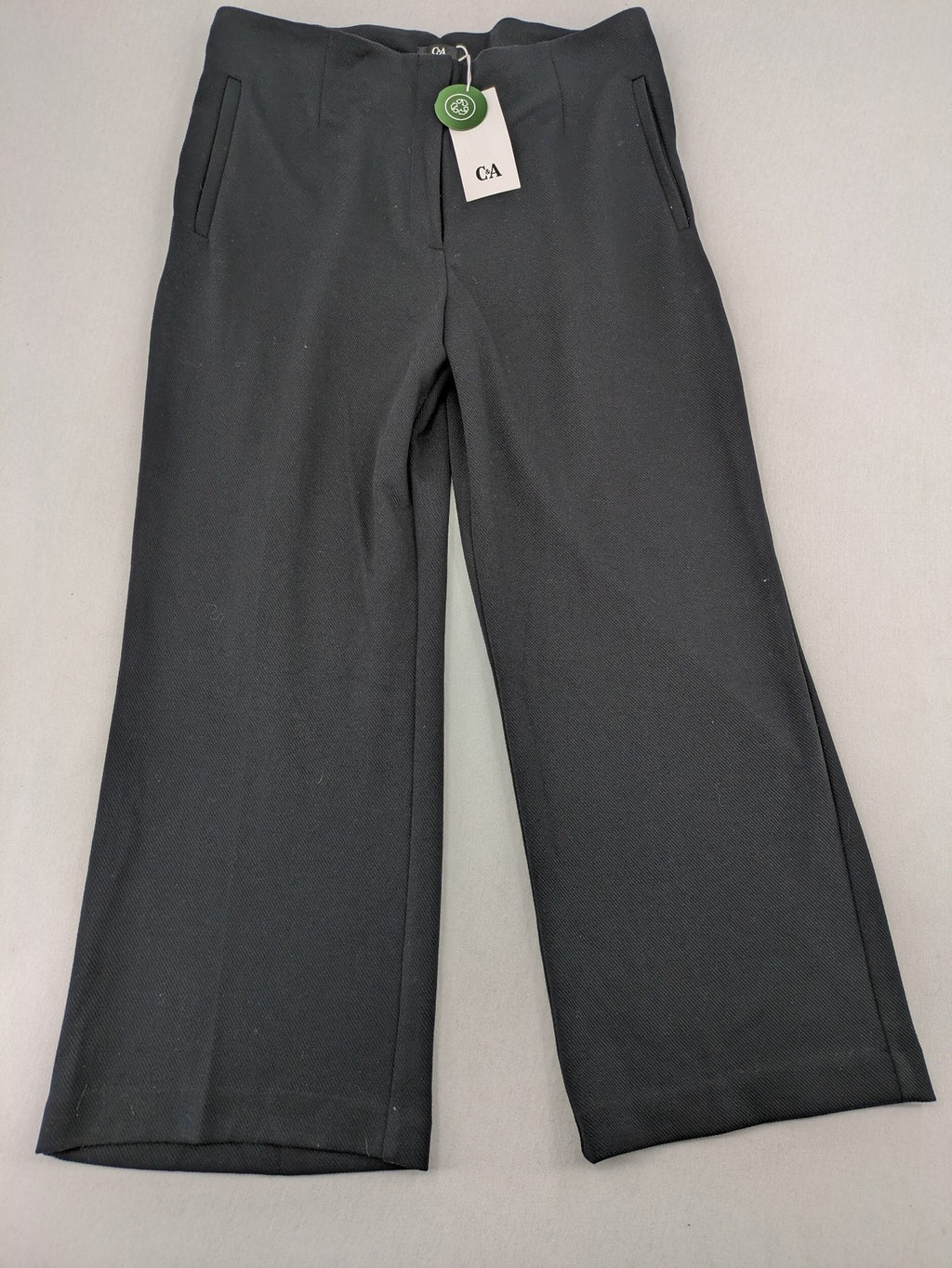 C&A grey culotte pants with wide leg and original tags, stylish and versatile.