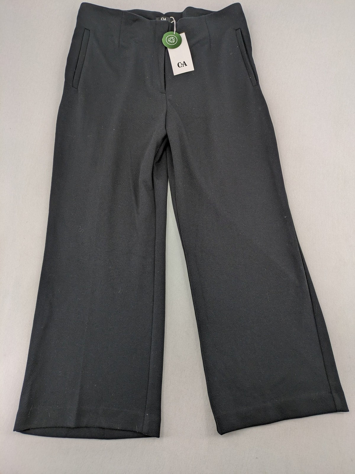 C&A grey culotte pants with wide leg and original tags, stylish and versatile.