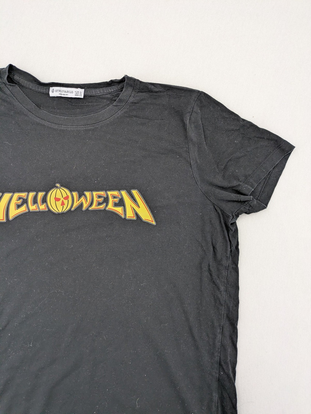 Stradivarius grey Helloween band t-shirt with pumpkin graphic and logo, size XL.