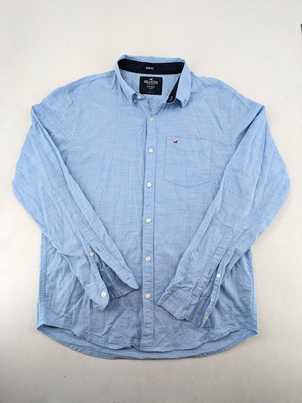 Hollister blue button-down shirt slim fit with embroidered logo and chest pocket.