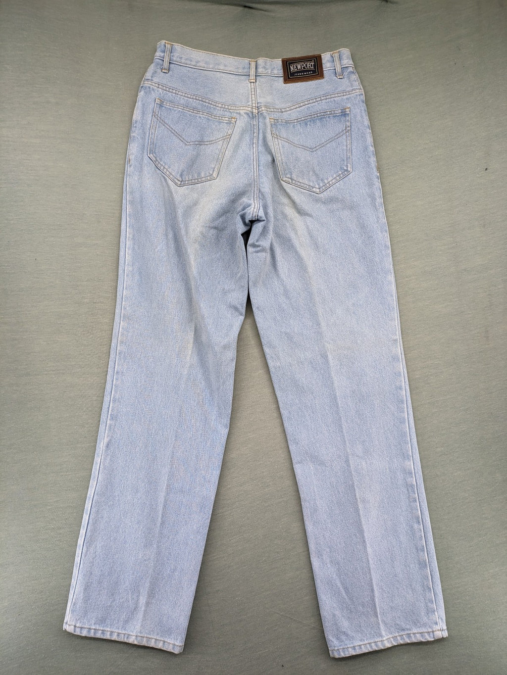 Newport straight jeans light blue 5-pocket design made from 100% cotton.