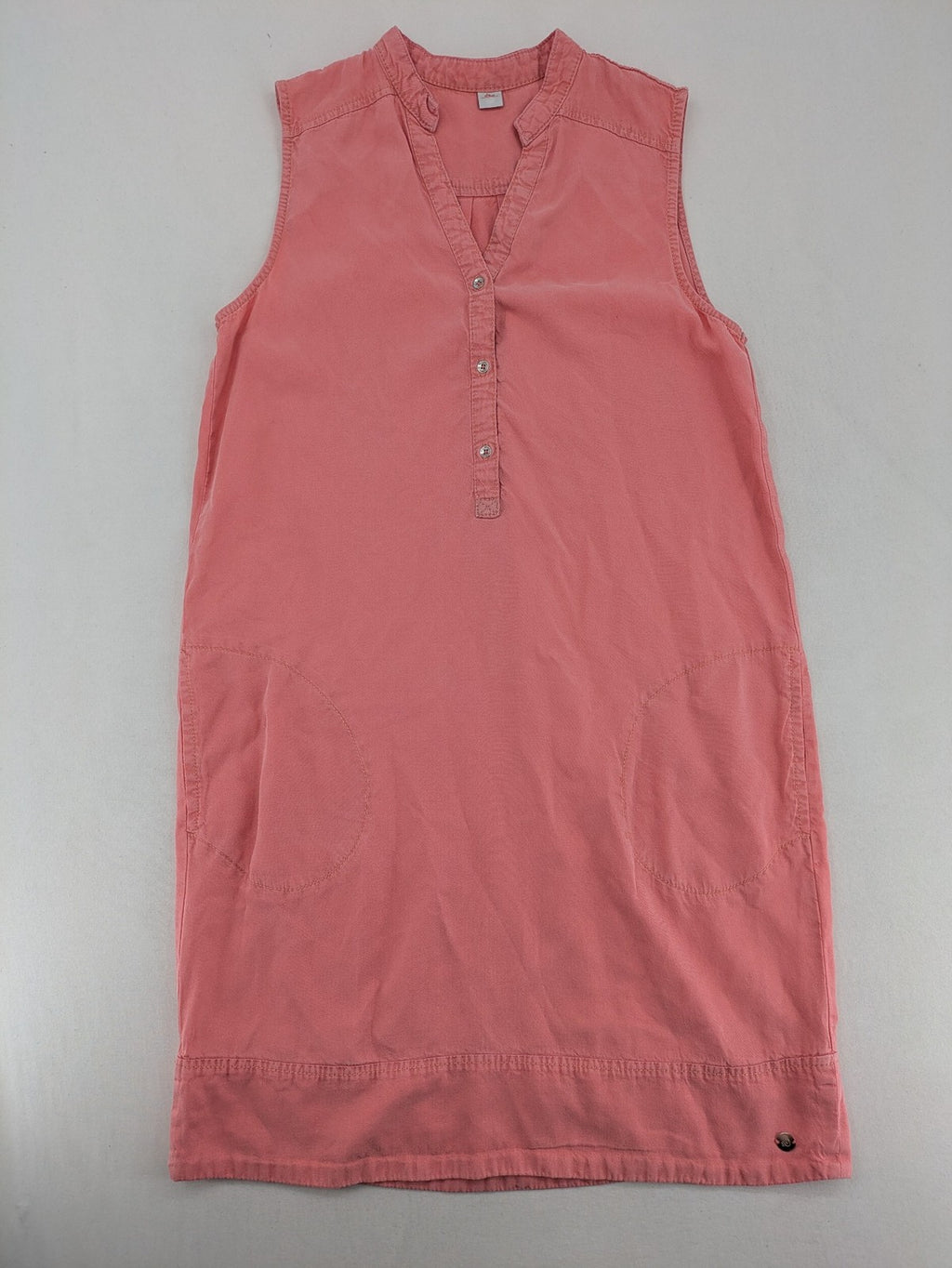 s.Oliver green bridal party dress sleeveless with V-neck and decorative button placket.