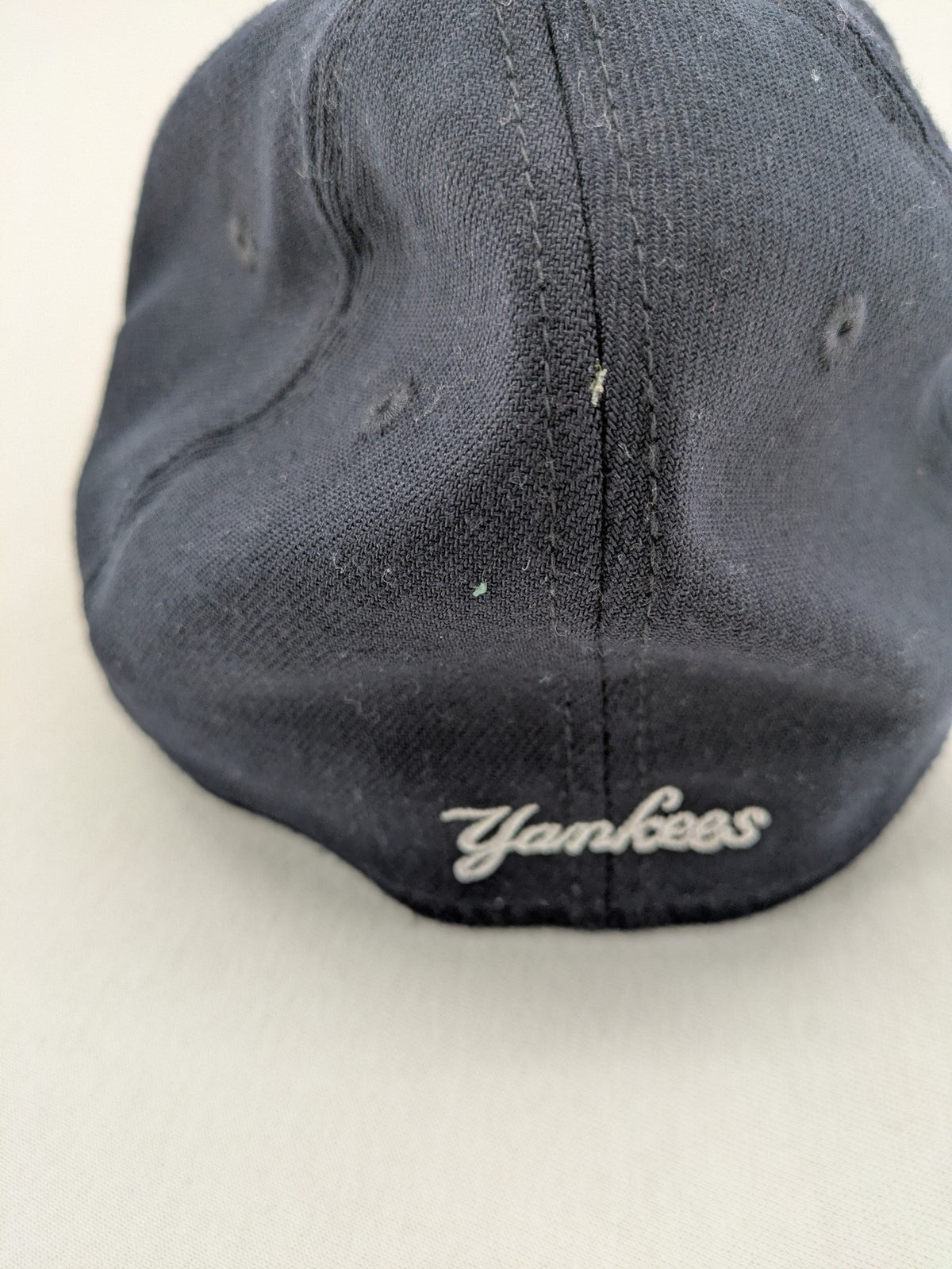 New Era 39THIRTY cap navy blue embroidered New York Yankees logo, stretch-fit design.