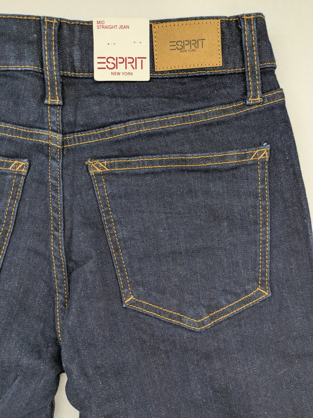 Esprit pink straight jeans with classic 5-pocket design and contrast stitching.