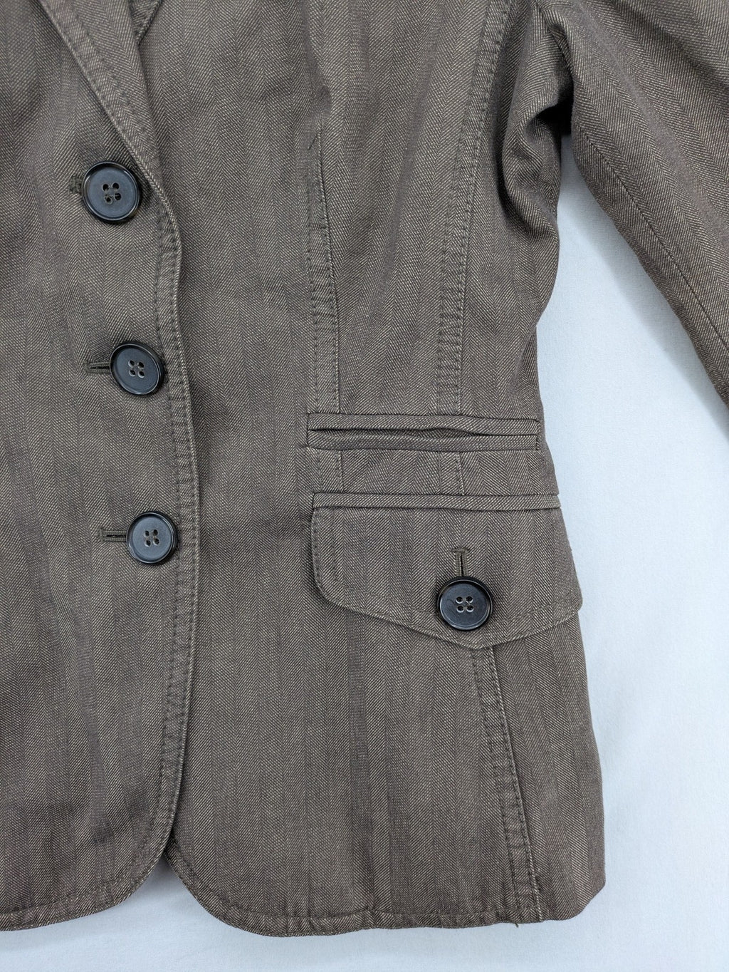 Esprit brown blazer jacket with three-button front and notch lapel, made of cotton.