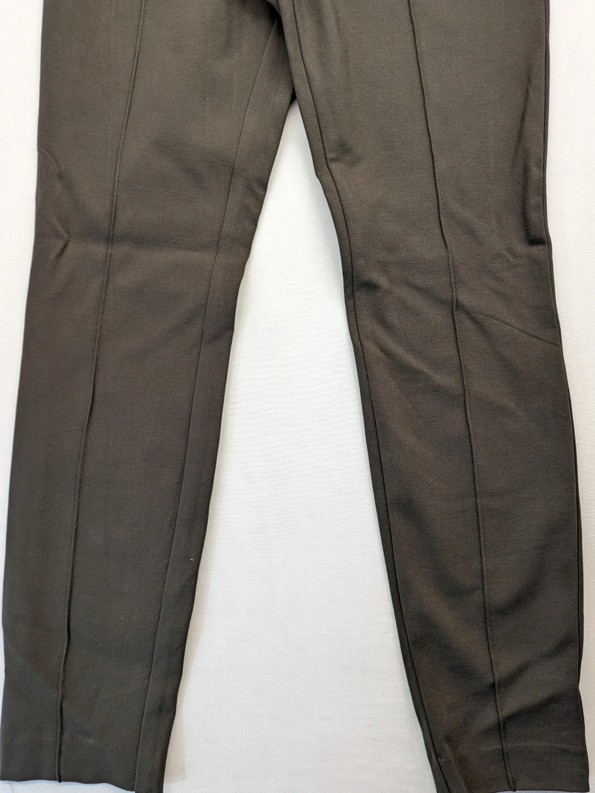 H&M khaki pants with front seam detail and stretchy material for comfort.