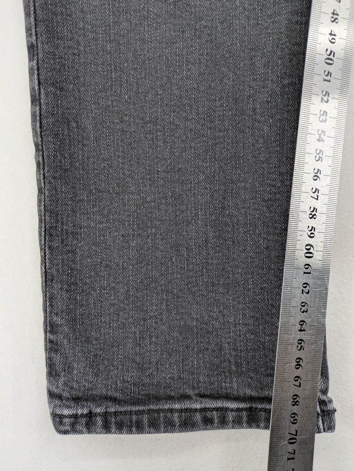 LTB blue straight jeans with classic 5-pocket design and low-rise slim fit.