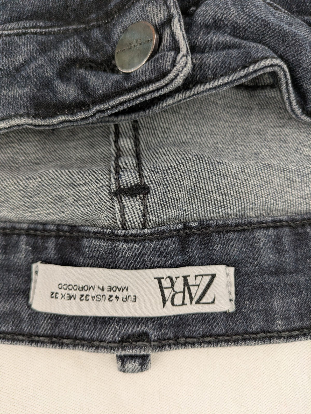 Zara blue slim fit jeans with classic 5-pocket design and subtle wash effect.
