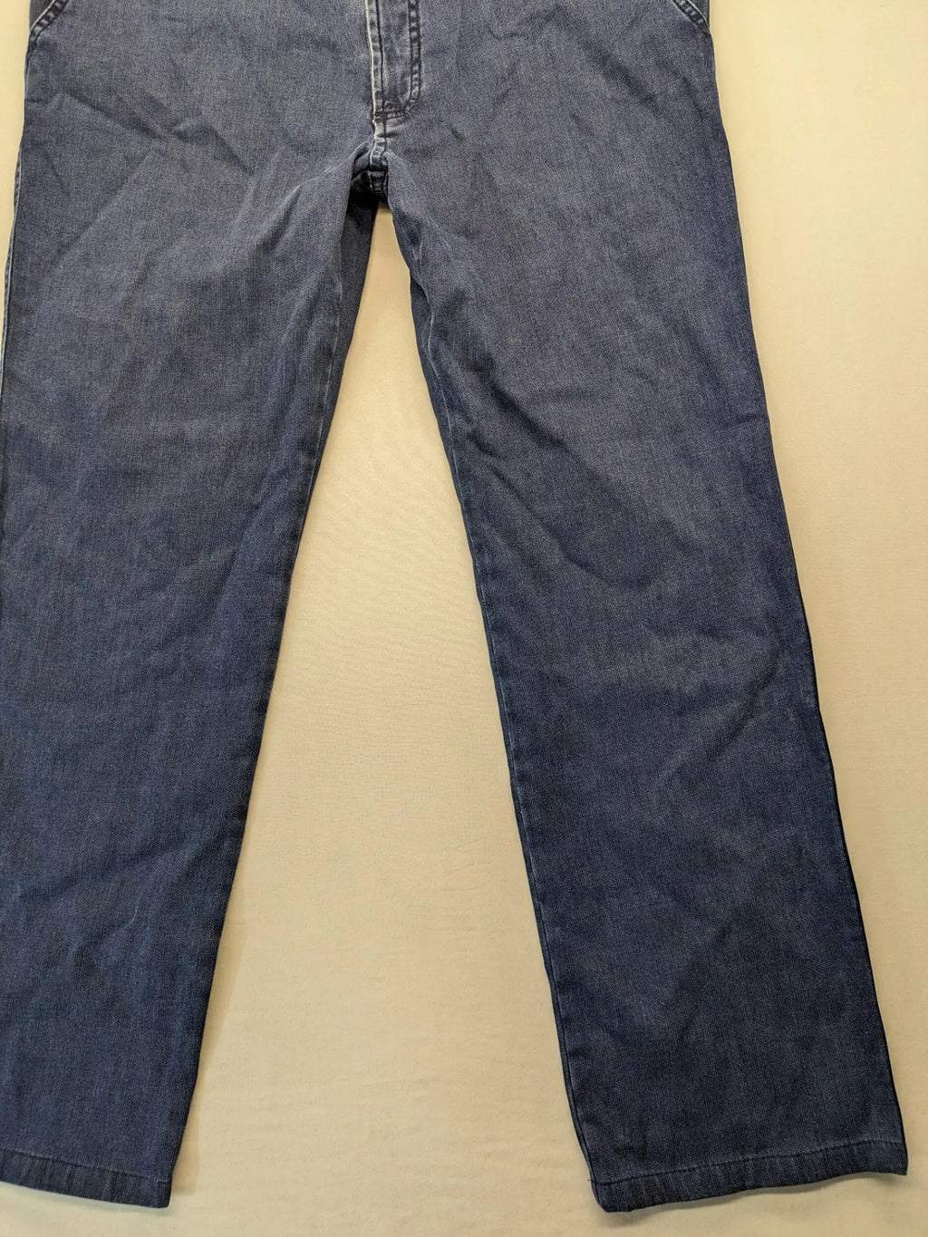 Avena blue chino pants, straight leg, cotton blend, featuring zipper and buttoned pockets.