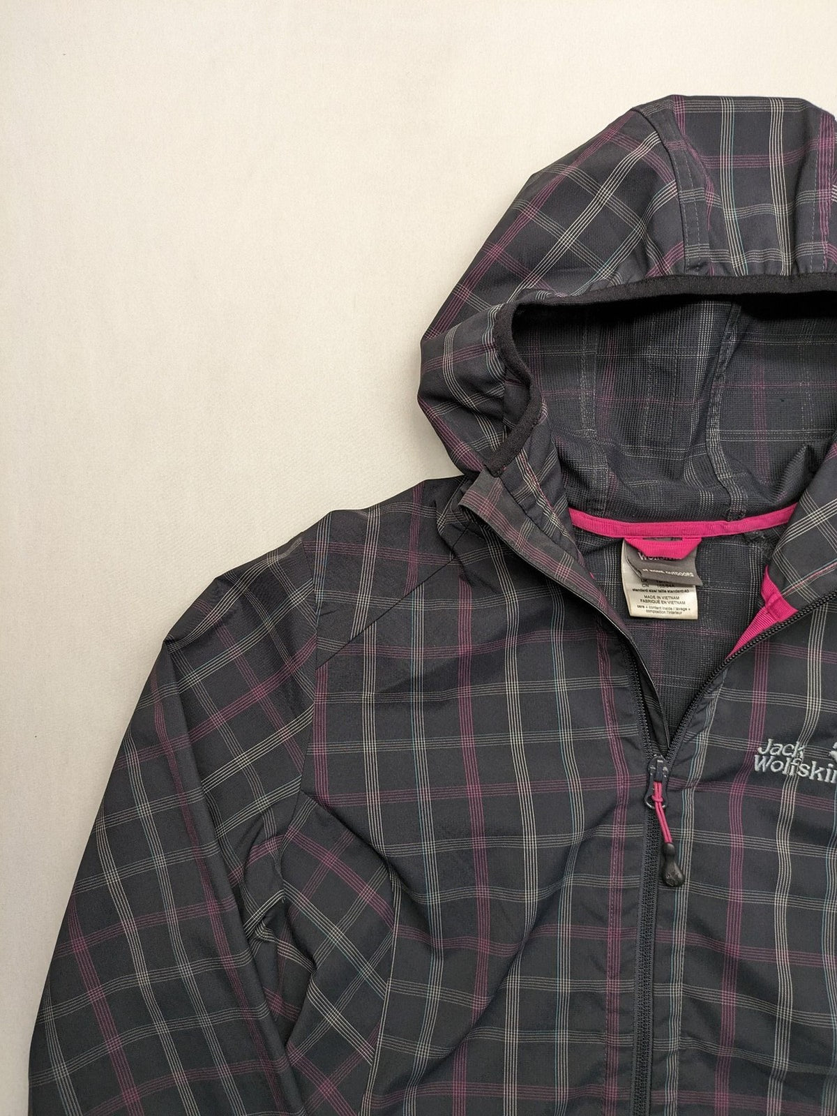 Jack Wolfskin pink softshell jacket grey check pattern, Flex Shield technology, hooded.