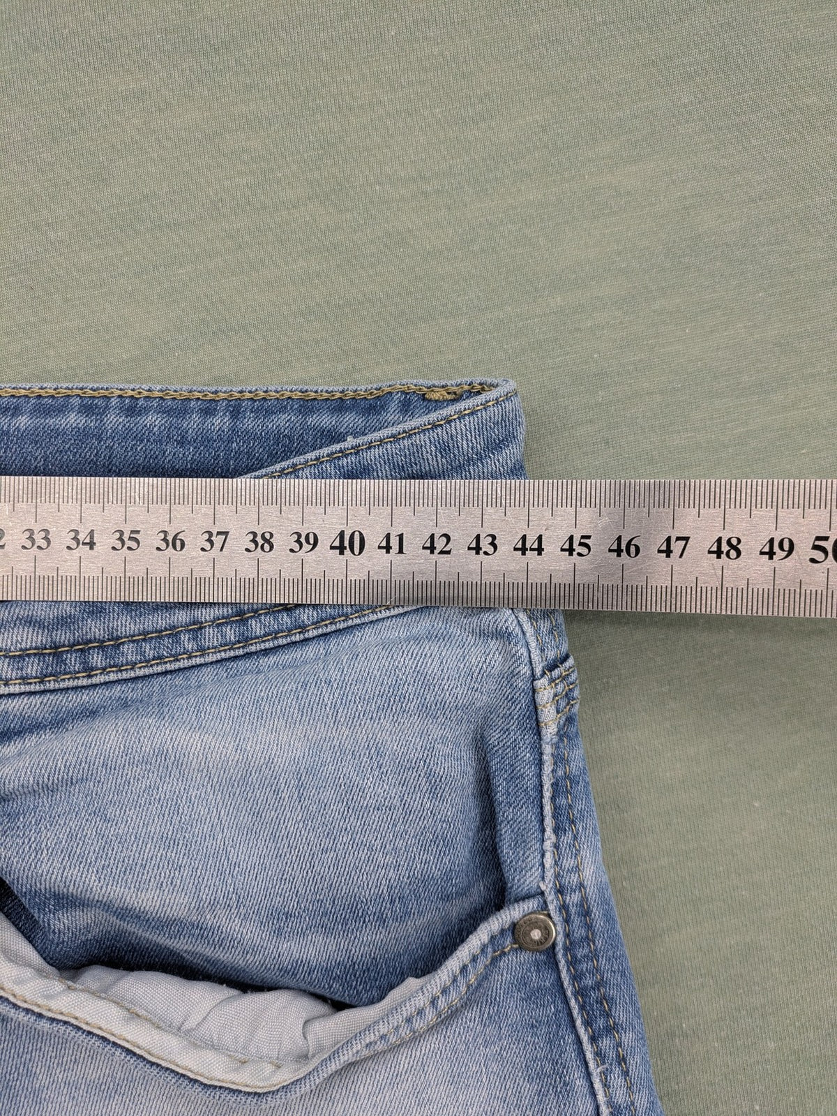 Wotega blue straight jeans light wash faded with classic 5-pocket design and stretch material.
