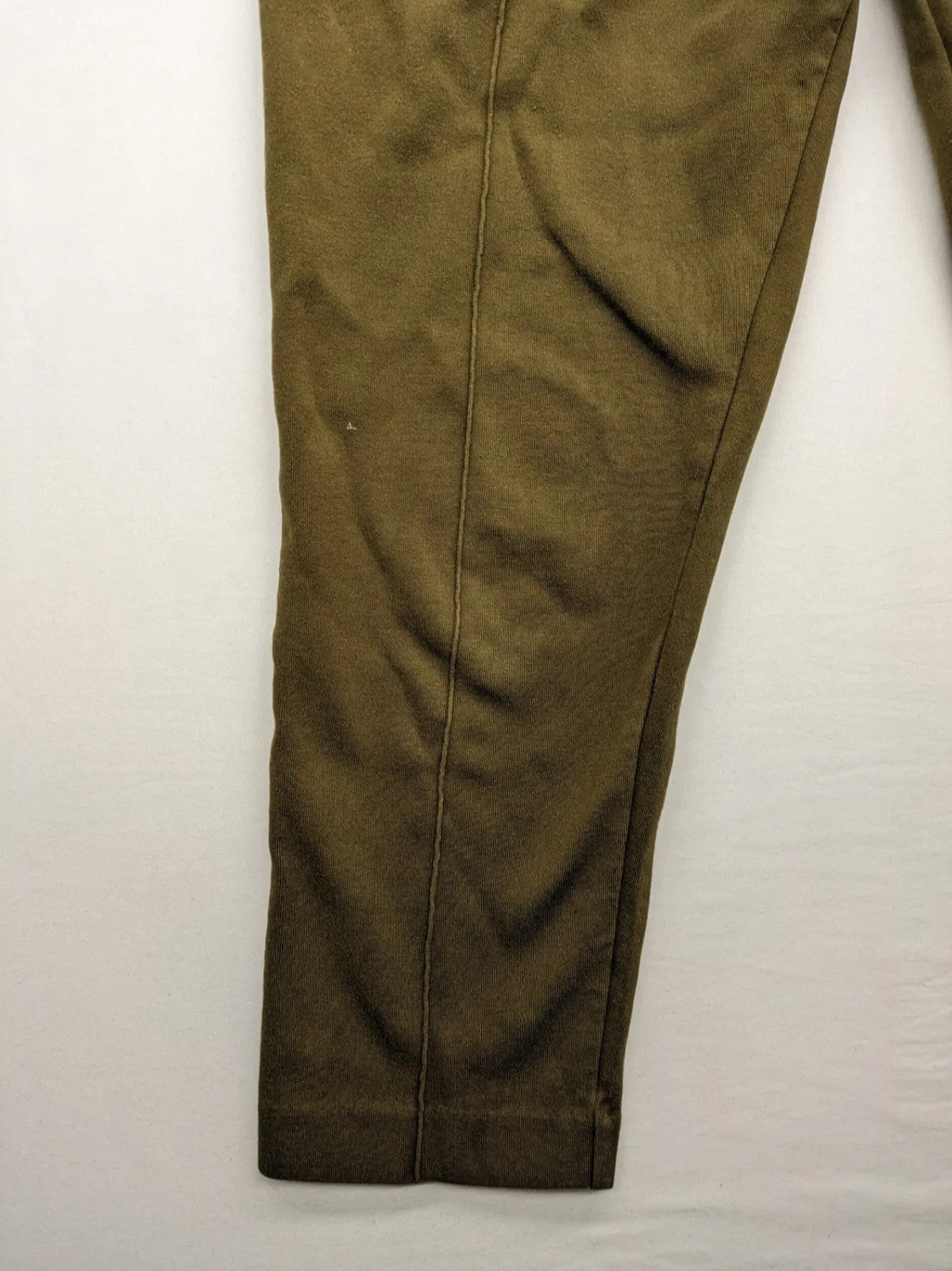 Marc O'Polo khaki joggers with elastic waistband and stylish front seams.