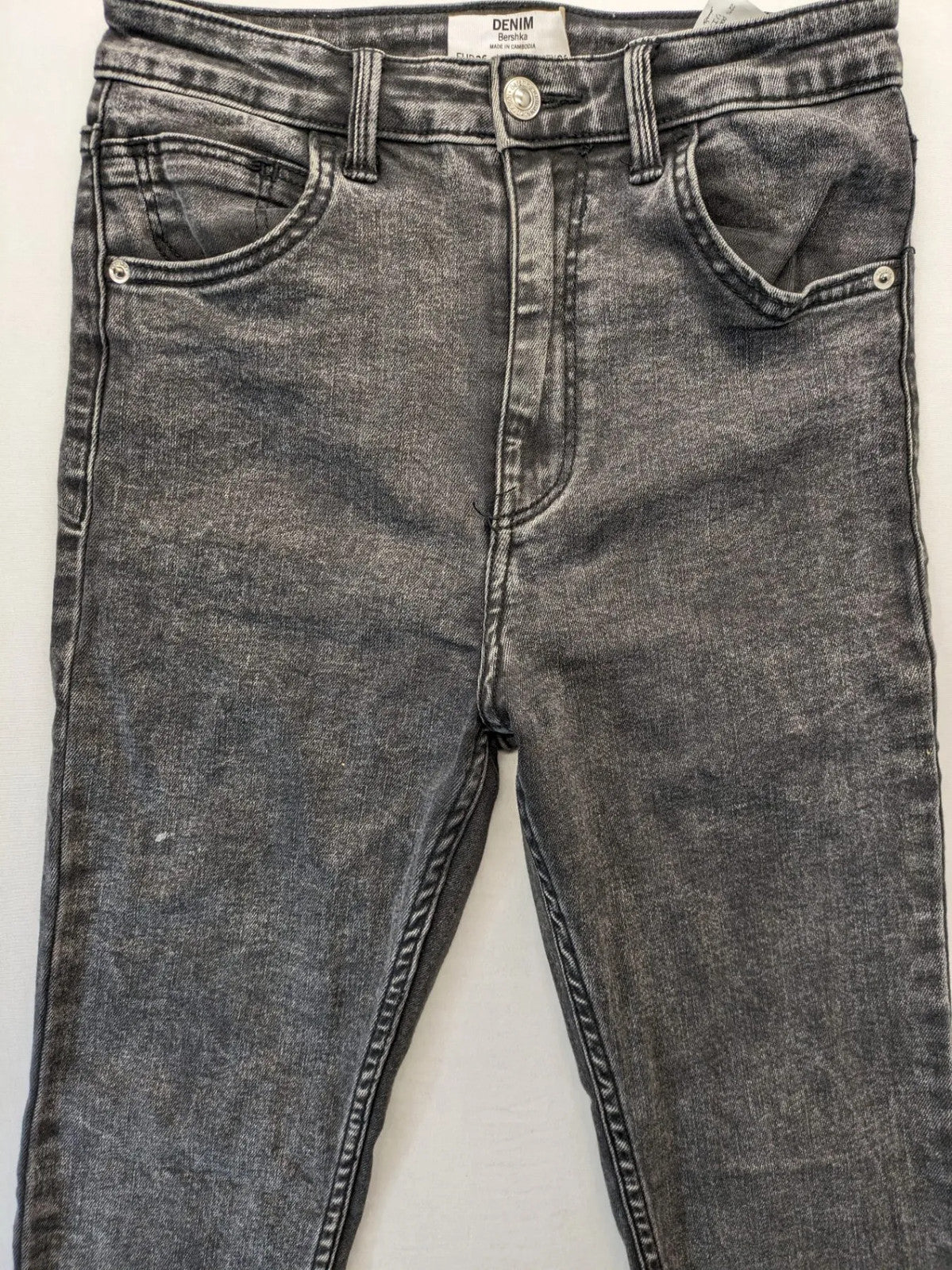 Bershka grey-black skinny jeans high waist acid wash with classic 5-pocket design.